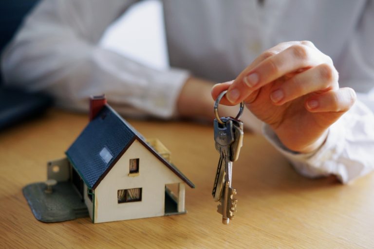 ¿Cómo puede comprar una casa un extranjero?